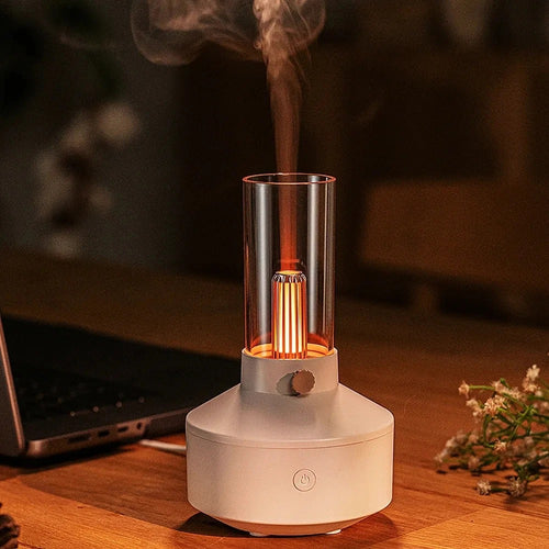 Diffuseur flamme LED blanc sur bureau — photo réelle